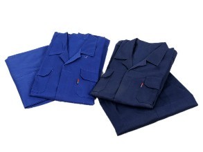 工作�? /> 
</p>
<p>
	<br />
</p>
<p>
	1.全棉作业服的保养�Q?br />
<br />
如果是棉麻资料的作业服，必定要留意防潮防霉，作业服怎么�q�行日常的保��d���Q�就必定要留意醋�Q�由于醋是会(x��)�Ҏ(gu��)���l�品形成腐蚀的，保藏前要�z�净�Q�晒�q�Ӏ�还有像是一些果汁或者是其他的酸性物质都是需求留意的�Q�如果不���心(j��)感染�?ji��n)的话，保藏也要留意按色彩深���分�c�M��藏，免的�怺�染色�Q�那���p��立即用清水来处理�Q�不然的话时��M���?ji��n)就会(x��)清�z�不掉�?br />
<br />
2.作业服的清洗�Q?br />
<br />
如果是丝�l�的作业服，丝绸的要点也是防潮，它比奛_��子还娇气。，淡色的一些作业服的话�z�的比较久就�?x��)呈现掉色的现象�Q�我们的作业服才不会(x��)�׃��我们的错误做法而减短他们的寿数�Q�如果是�q�样的话�Q�那么就可以再水中加一些清�z�剂�Q�然后跑半个���时左右�Q�然后再用清水来�q�行清洗�Q�期望大安���做好作业服的保养�Q�每天都�I�着新的衣服�Q�轻松作业�?</p>
<p>
	<br />
</p>
<p>
	<br />
	<div>
		<br />
	</div>
</p>
<p>
	<br />
</p>
<p>
	<br />
</p> 
						   </p>
					</div>
					  <p>发布旉����Q?017-08-18 </p>
                    <p>来源�Q?a href='http://m.zysce.cn/news/22.html'>http://m.zysce.cn/news/22.html</a></p>
          
					<ul class=